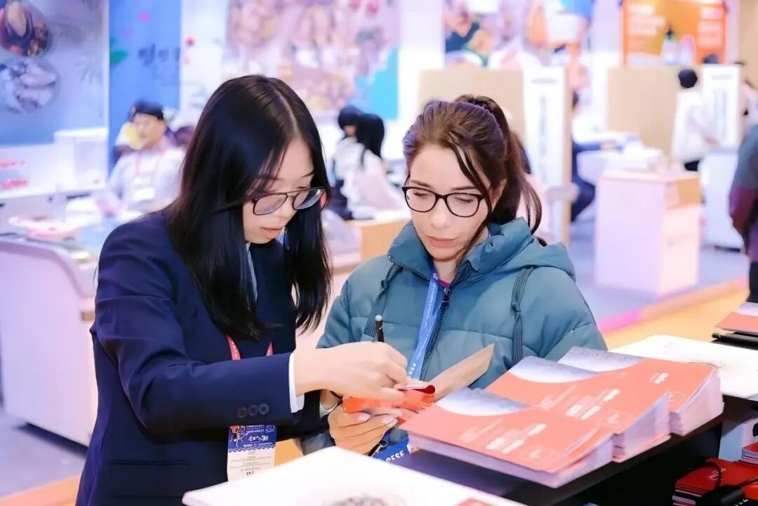 专业实践助力国际交流 我院西班牙语系学生圆满完成中国国际渔业博览会翻译服务